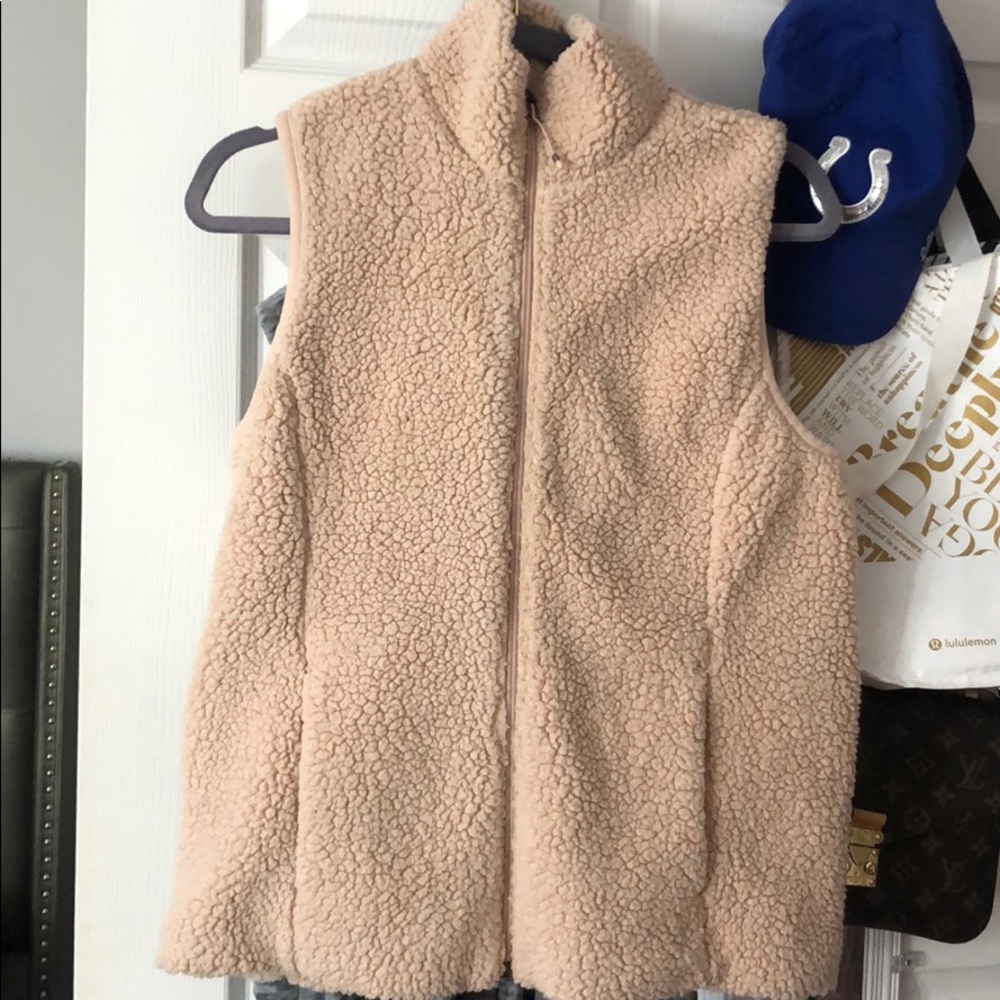 Sherpa Vest (Carrie Underwood)